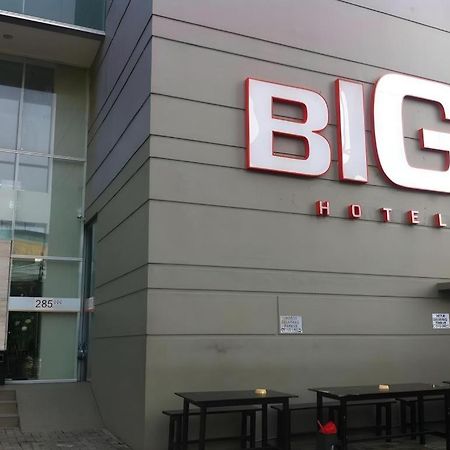 U Stay Hotel Mangga Besar Джакарта Экстерьер фото