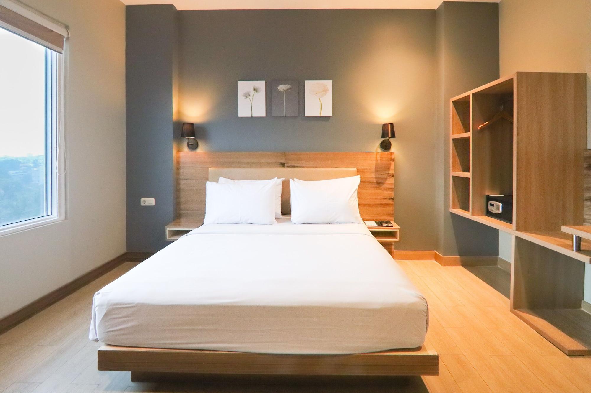 U Stay Hotel Mangga Besar Джакарта Экстерьер фото