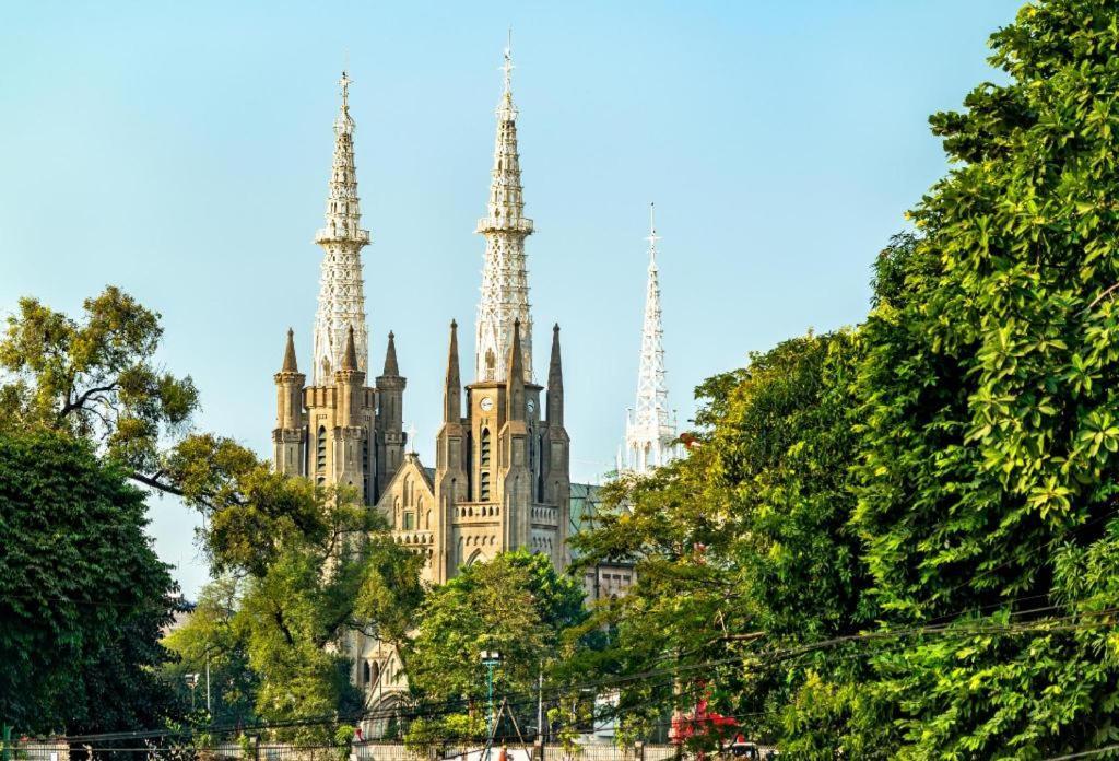 U Stay Hotel Mangga Besar Джакарта Экстерьер фото