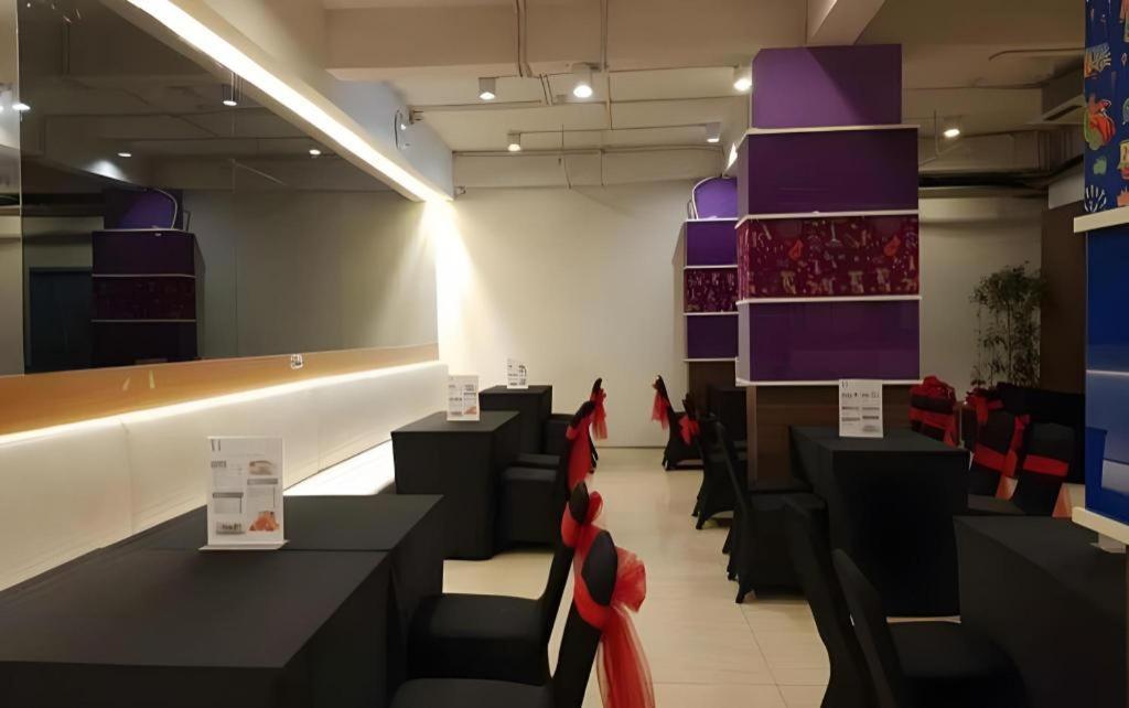 U Stay Hotel Mangga Besar Джакарта Экстерьер фото