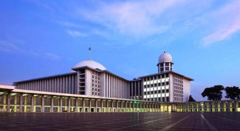 U Stay Hotel Mangga Besar Джакарта Экстерьер фото
