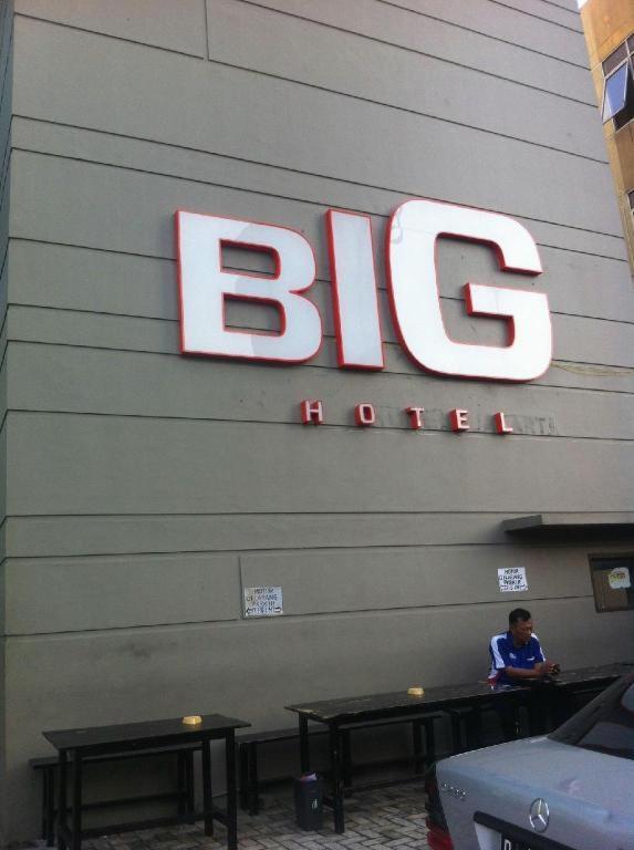 U Stay Hotel Mangga Besar Джакарта Экстерьер фото