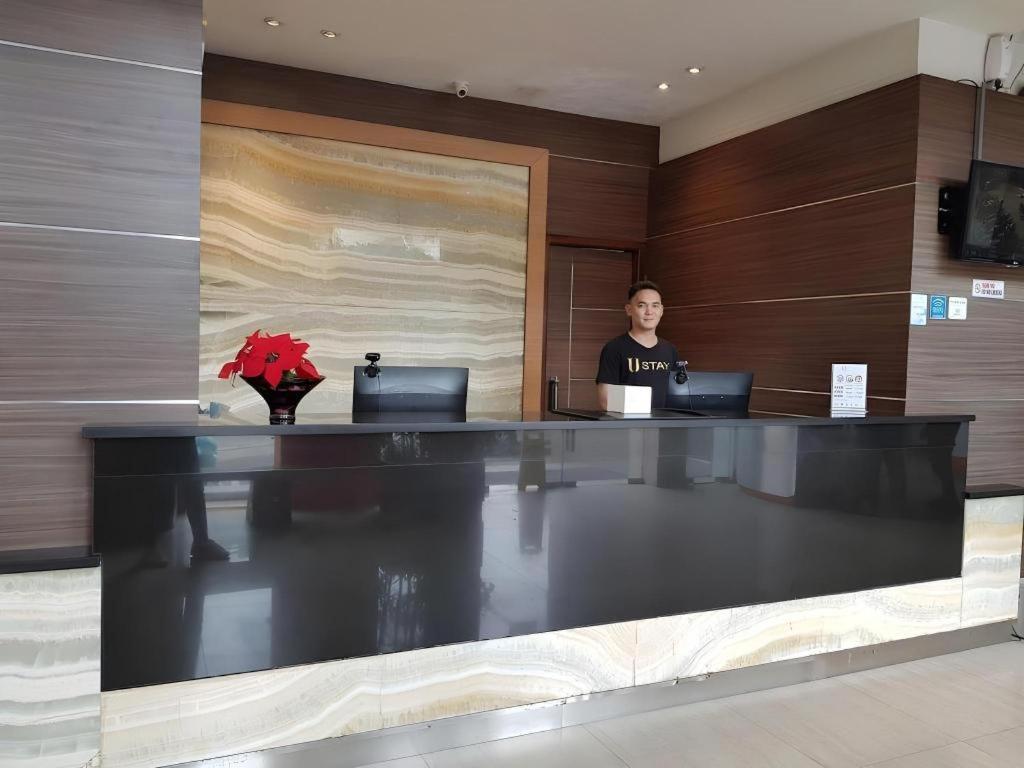 U Stay Hotel Mangga Besar Джакарта Экстерьер фото
