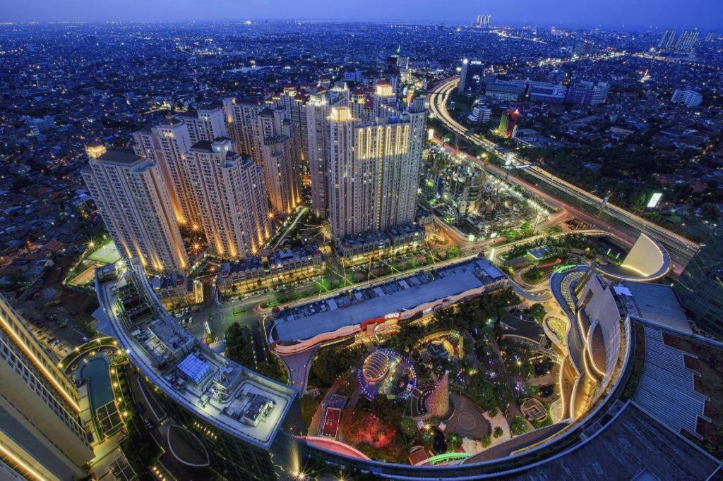 U Stay Hotel Mangga Besar Джакарта Экстерьер фото