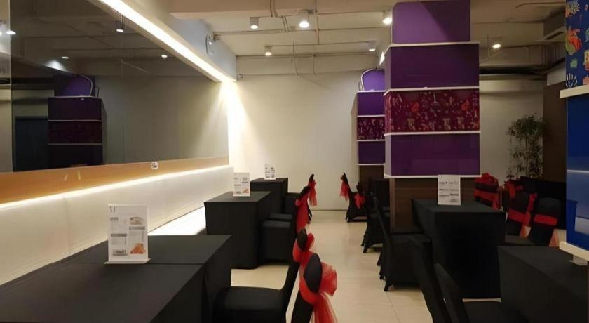 U Stay Hotel Mangga Besar Джакарта Экстерьер фото