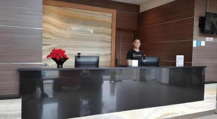 U Stay Hotel Mangga Besar Джакарта Экстерьер фото
