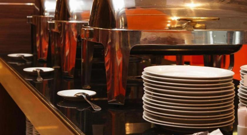 U Stay Hotel Mangga Besar Джакарта Экстерьер фото