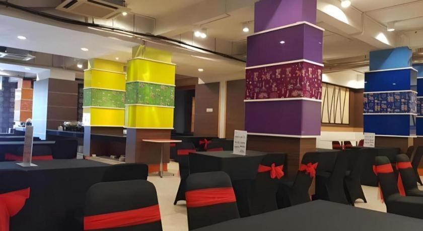 U Stay Hotel Mangga Besar Джакарта Экстерьер фото