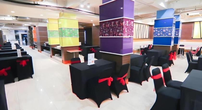 U Stay Hotel Mangga Besar Джакарта Экстерьер фото