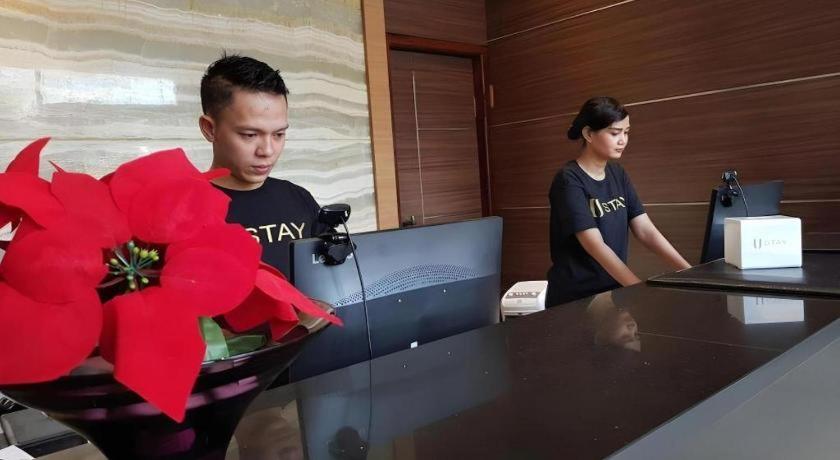 U Stay Hotel Mangga Besar Джакарта Экстерьер фото