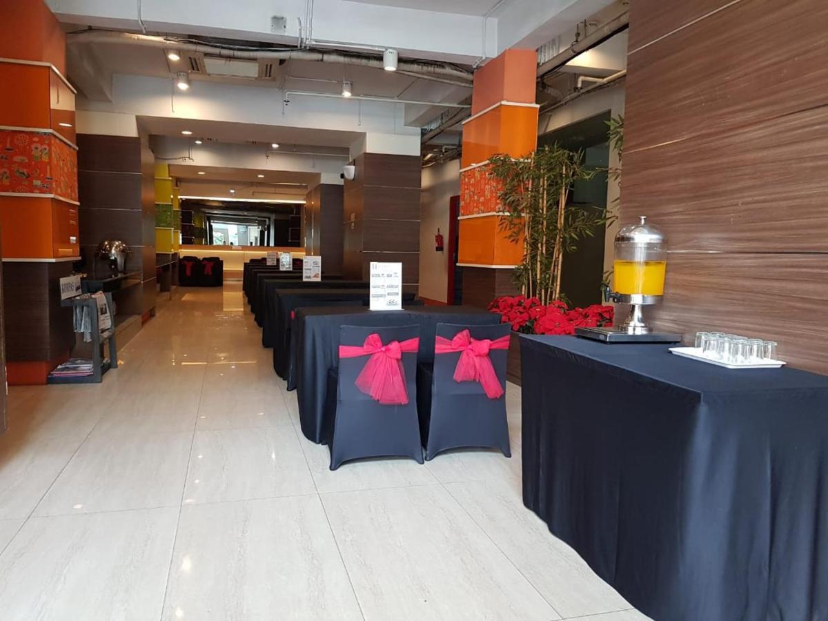 U Stay Hotel Mangga Besar Джакарта Экстерьер фото