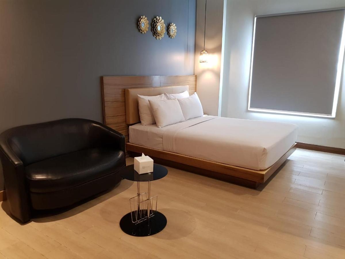 U Stay Hotel Mangga Besar Джакарта Экстерьер фото